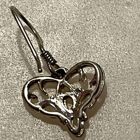 Vintage Silver Filigree heart Dangle Earrings - Picture 5 of 5